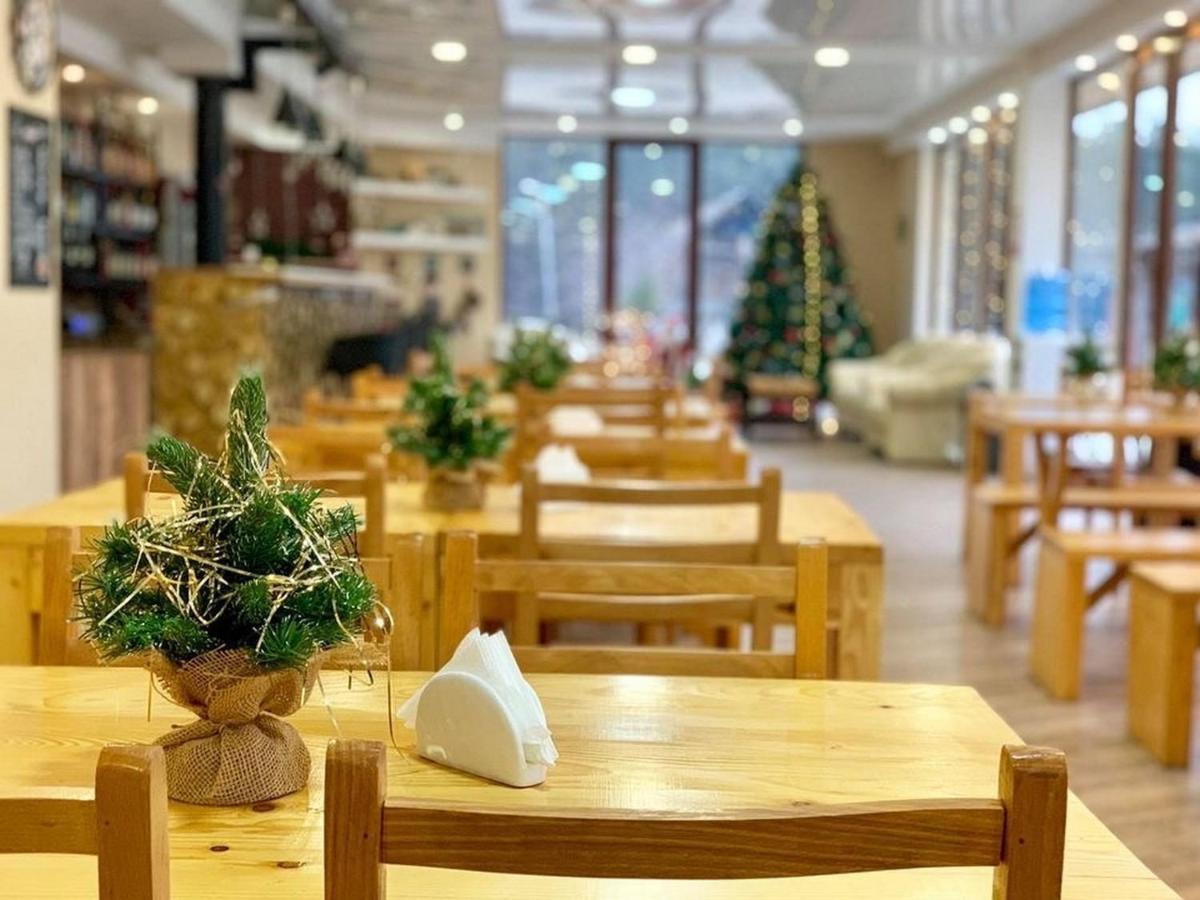 Hotel Surami ภายนอก รูปภาพ